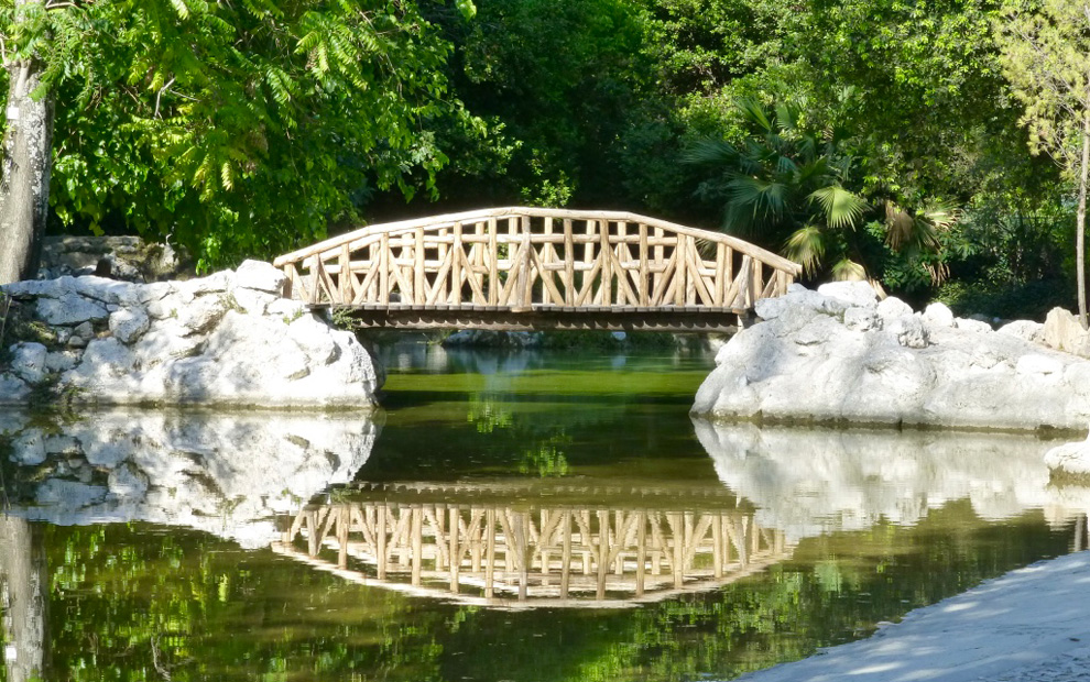 wooden bridge, photo by KRaschke